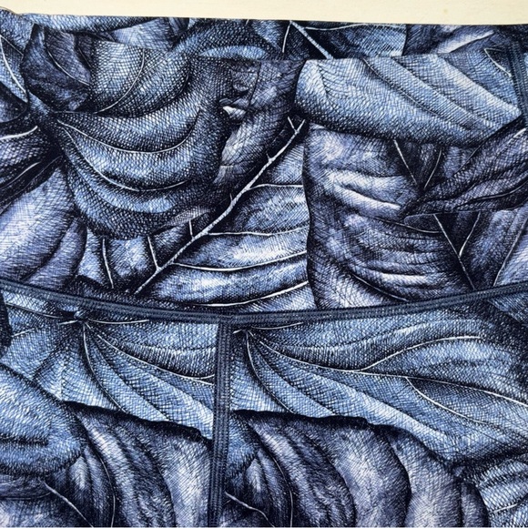 Lululemon Align Leggings 25” Botanical Leaf Print Nulu Size 4 - Picture 4 of 9